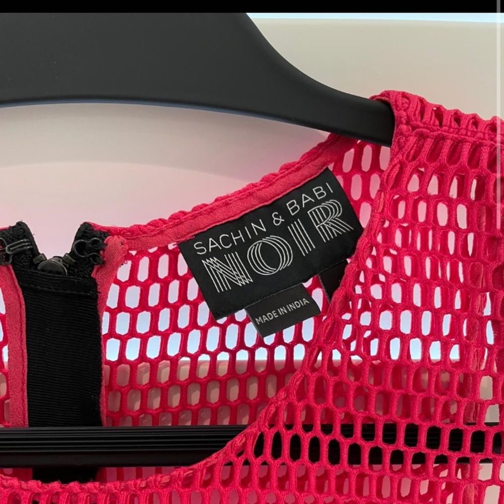 Crop top - Picture 2 of 3